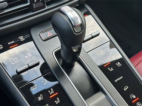 Used 2025 Porsche Macan image 21