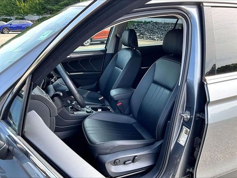 Used 2024 Volkswagen Tiguan SE AWD/4WD image 10