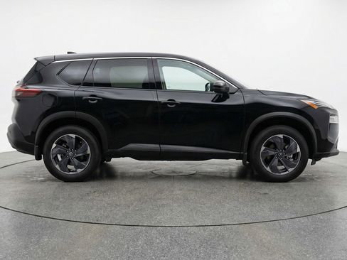 Used 2025 Nissan Rogue SV image 11