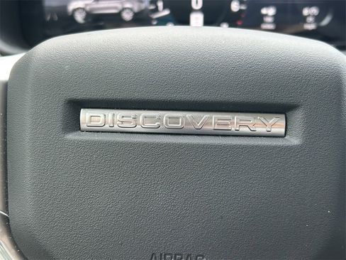 Used 2025 Land Rover Discovery S image 42