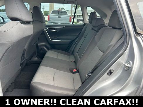 Used 2022 Toyota RAV4 XLE FWD image 9