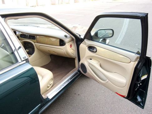 Used 2000 Jaguar XJ8 image 21