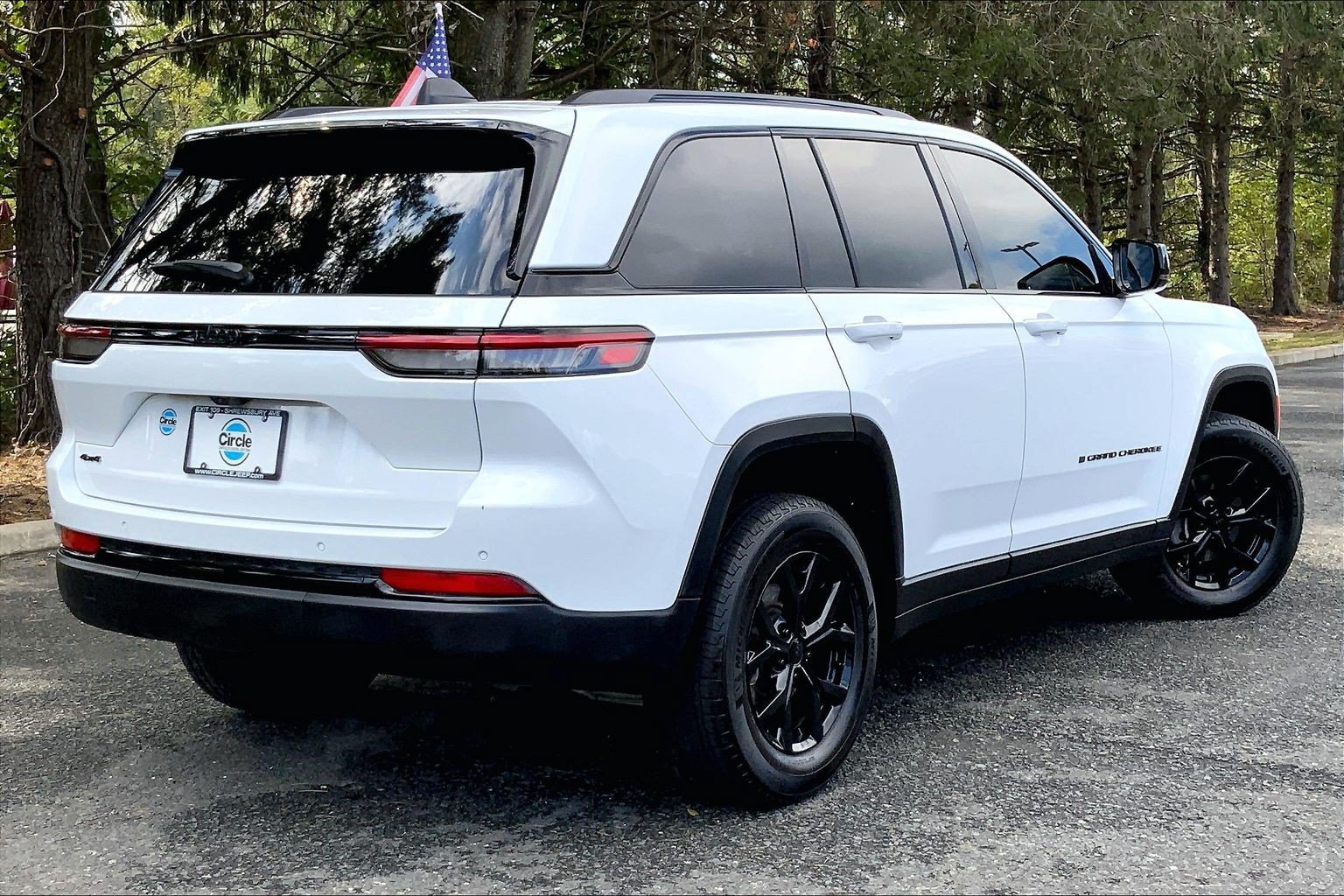Certified 2024 Jeep Grand Cherokee Altitude AWD/4WD image 11