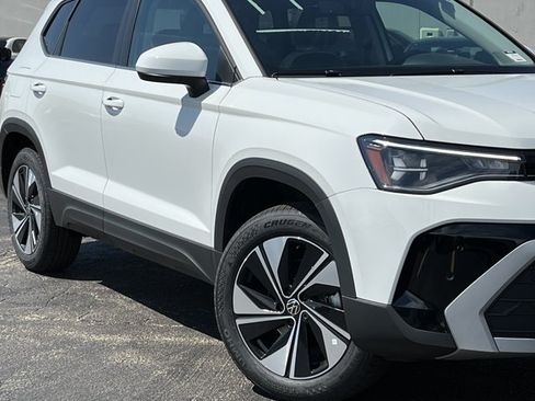 New 2026 Volkswagen Taos SE AWD/4WD image 4