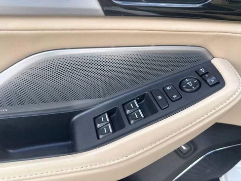 Used 2025 Acura MDX SH-AWD w/ Technology Package image 13