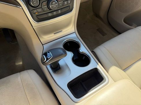 Used 2015 Jeep Grand Cherokee Overland image 18