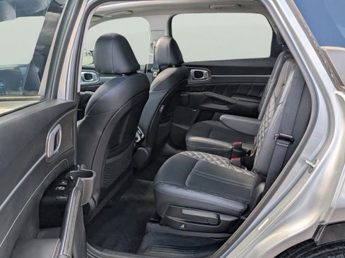 Certified 2022 Kia Sorento SX image 32