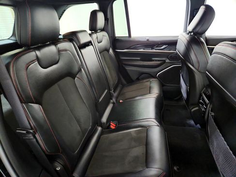 Used 2022 Jeep Grand Cherokee Trailhawk w/ Luxury Tech Group III image 22