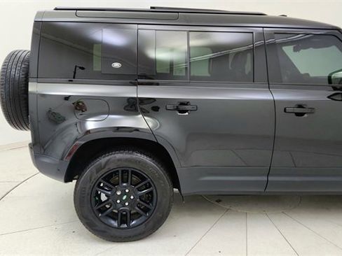 Used 2024 Land Rover Defender 110 S image 12