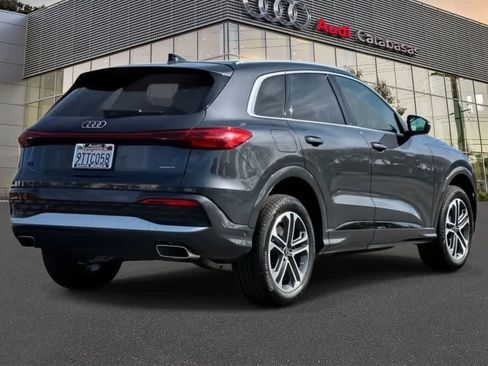 Used 2025 Audi Q5 Premium w/ Convenience Package AWD/4WD image 2