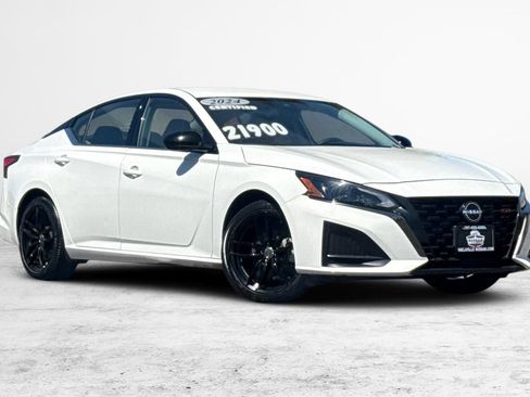 Used 2024 Nissan Altima 2.5 SR FWD image 2