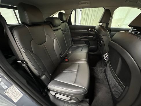 Used 2024 Kia Sorento S image 20