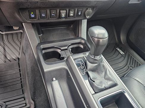 Used 2019 Toyota Tacoma TRD Sport image 32