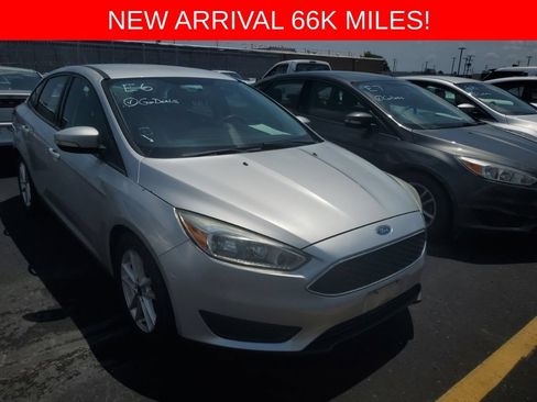 Used 2016 Ford Focus SE FWD image 1