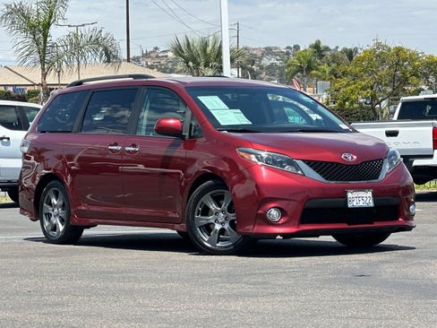 Used 2017 Toyota Sienna SE FWD image 8