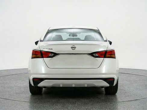 Used 2025 Nissan Altima 2.5 SV FWD image 6