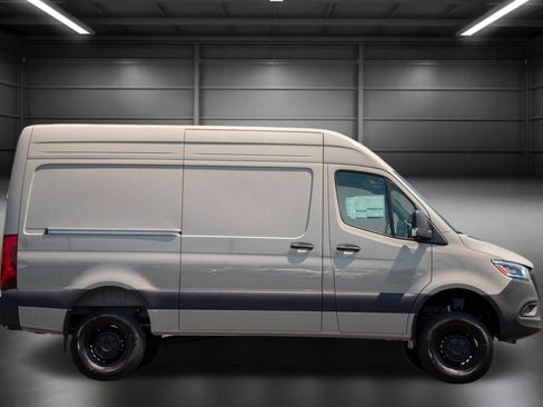Used 2025 Mercedes-Benz Sprinter 2500 image 5