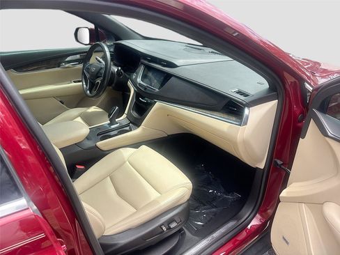 Used 2017 Cadillac XT5 Premium Luxury FWD image 25