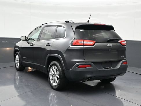 Used 2016 Jeep Cherokee Latitude image 3