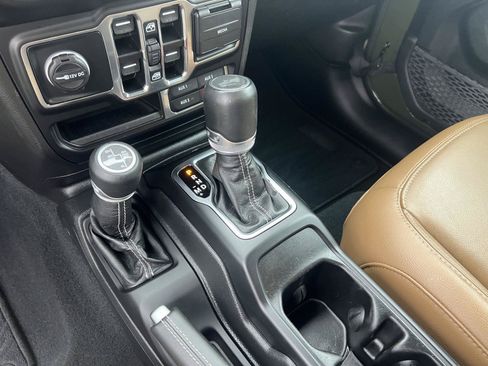 Used 2022 Jeep Wrangler Unlimited Sahara w/ Cold Weather Group AWD/4WD image 20