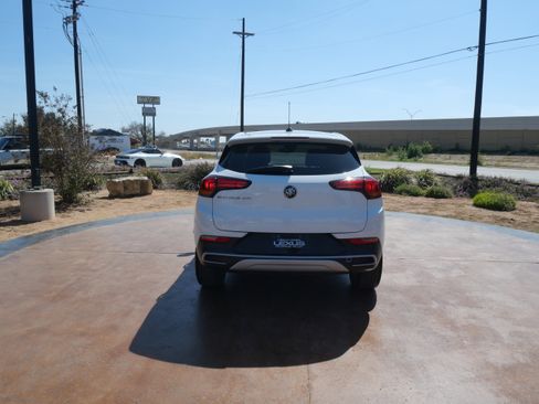 Used 2021 Buick Encore GX Preferred w/ Cold Weather Comfort Package image 3
