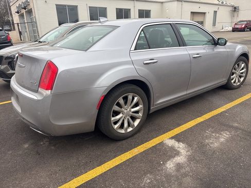 Used 2016 Chrysler 300 C image 4