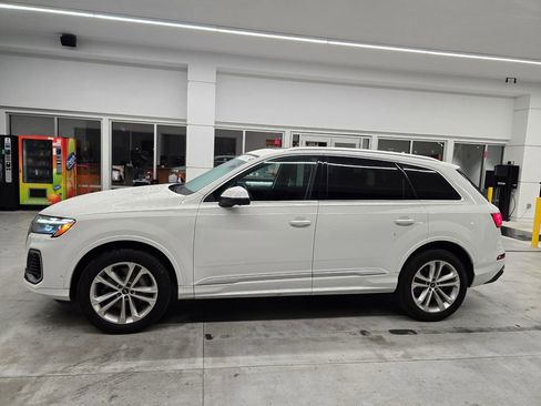 Used 2025 Audi Q7 3.0T Premium Plus AWD/4WD image 3