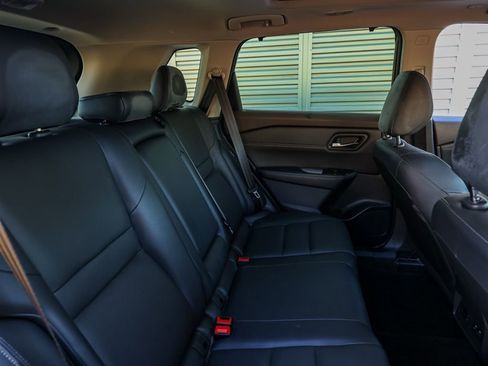 Used 2023 Nissan Rogue SL w/ SL Premium Package image 18