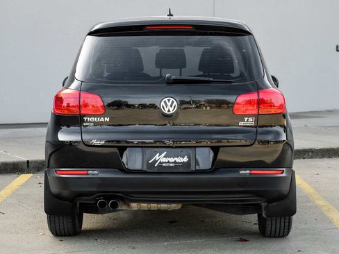 Used 2017 Volkswagen Tiguan S image 9