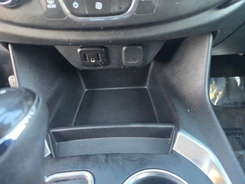 Used 2020 Chevrolet Traverse LS image 19