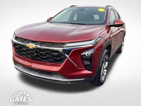 Used 2025 Chevrolet Trax LT w/ LT Convenience Package FWD image 5