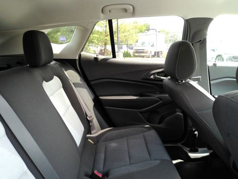 Used 2024 Chevrolet Trax LS w/ LS Convenience Package FWD image 18