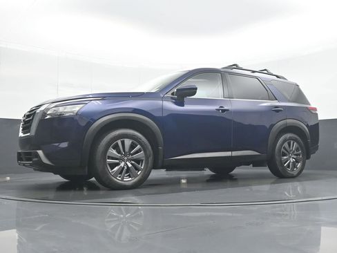 Used 2024 Nissan Pathfinder SV image 25