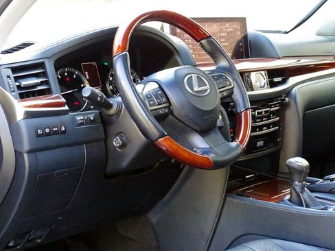 Used 2019 Lexus LX 570 4WD w/ Luxury Package image 14