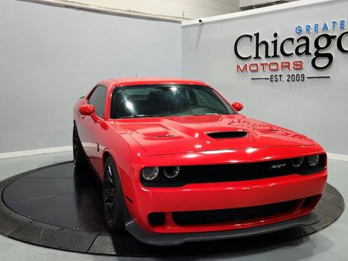 Used 2016 Dodge Challenger SRT Hellcat RWD image 3