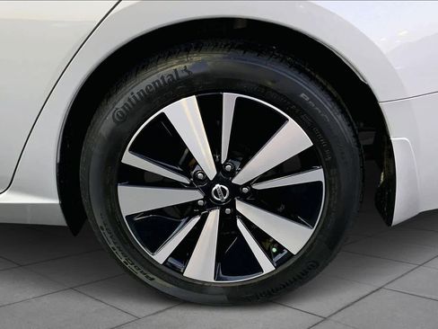 Used 2022 Nissan Altima 2.5 SV image 11