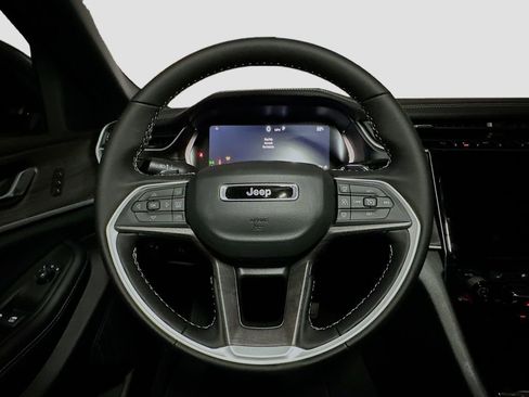 New 2025 Jeep Grand Cherokee Limited w/ Luxury Tech Group II AWD/4WD image 8