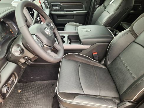New 2026 RAM 2500 Laramie AWD/4WD image 13