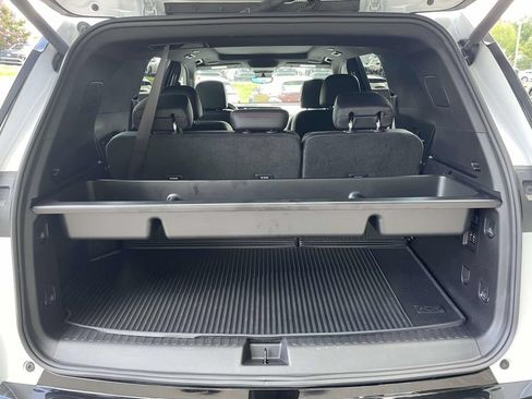 Used 2024 Chevrolet Traverse RS FWD image 8