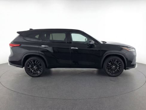 Used 2024 Toyota Highlander XSE image 11