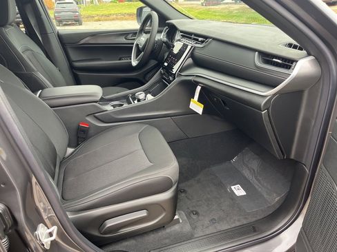 New 2025 Jeep Grand Cherokee 4WD image 11