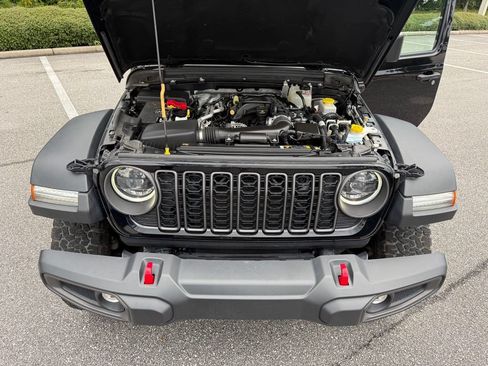 Used 2024 Jeep Wrangler Unlimited Rubicon AWD/4WD image 23