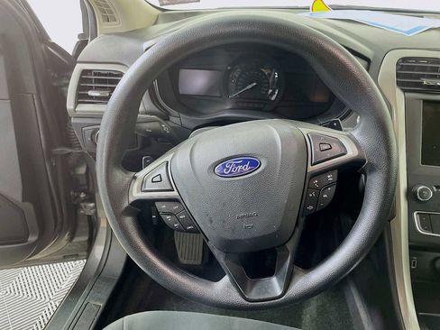Used 2018 Ford Fusion SE w/ Fusion SE Technology Package FWD image 9