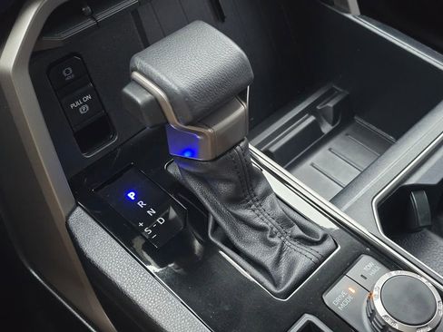 Used 2022 Toyota Tundra SR5 w/ SR5 Premium Package image 35