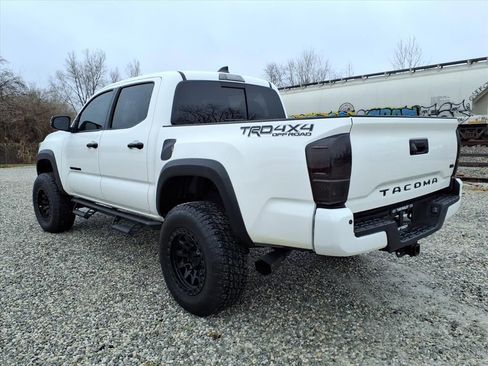 Used 2021 Toyota Tacoma TRD Off-Road w/ TRD Premium Off Road Package image 7
