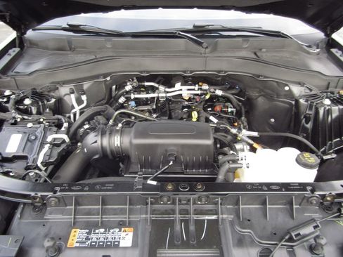 Used 2024 Ford Explorer XLT w/ Equipment Group 202A image 9