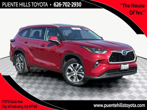 Certified 2022 Toyota Highlander XLE image 1