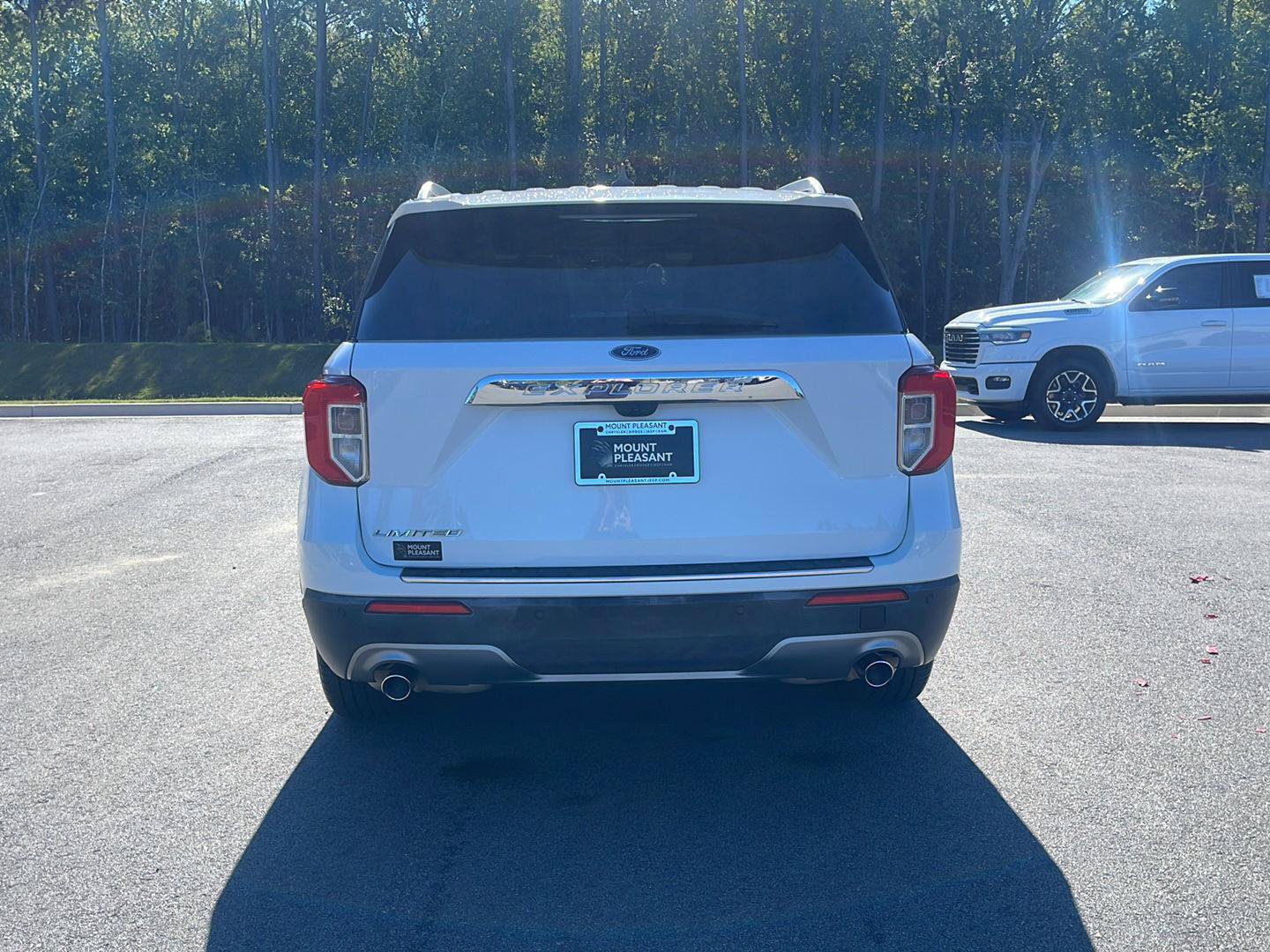 Used 2023 Ford Explorer Limited w/ Equipment Group 301A RWD image 6