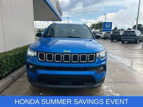 Used 2024 Jeep Compass Latitude AWD/4WD image 2