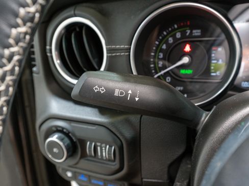 Used 2021 Jeep Wrangler Unlimited Sahara w/ Cold Weather Group image 27